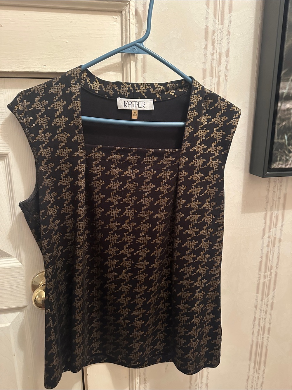 Kasper Black Sleeveless Top with Gold Geometric Print